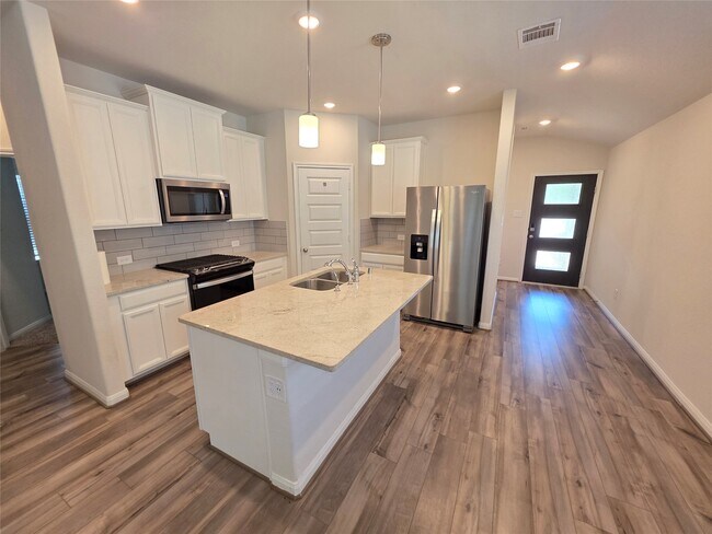 Building Photo - 221 Harper Ridge Dr