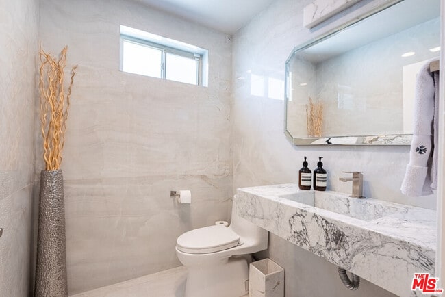 Building Photo - 31271 Bailard Rd