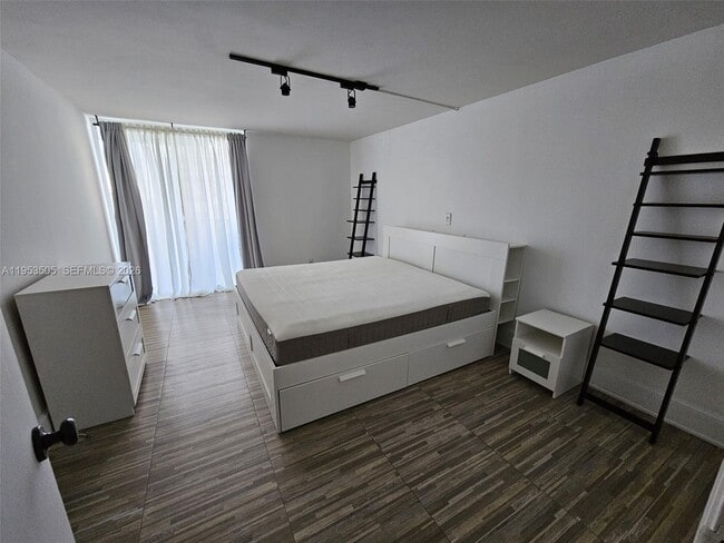 Building Photo - 2401 Collins Ave