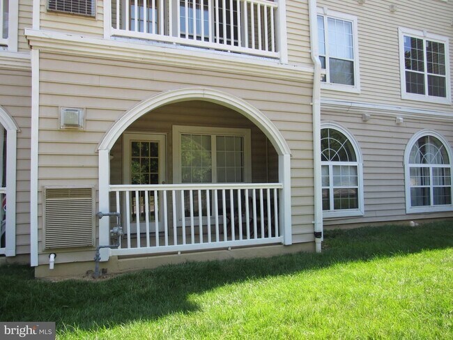 Building Photo - Gorgeous condo in a great location!