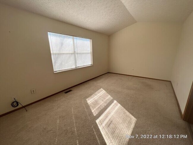 Building Photo - 3 BR 2.5 BA in Hilliard Schools