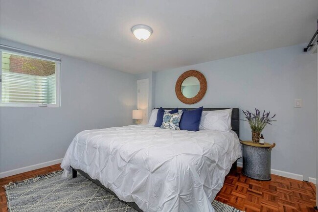 Building Photo - 4401 NW Columbia St