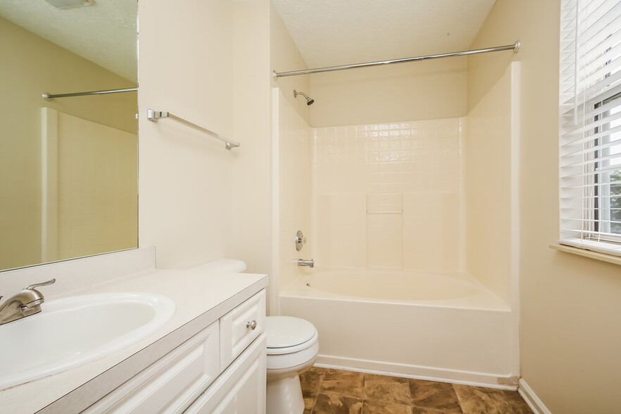 Building Photo - 3508 Glenfalls Dr