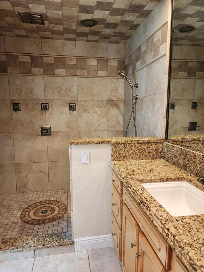 Building Photo - 2153 Royal Poinciana Blvd