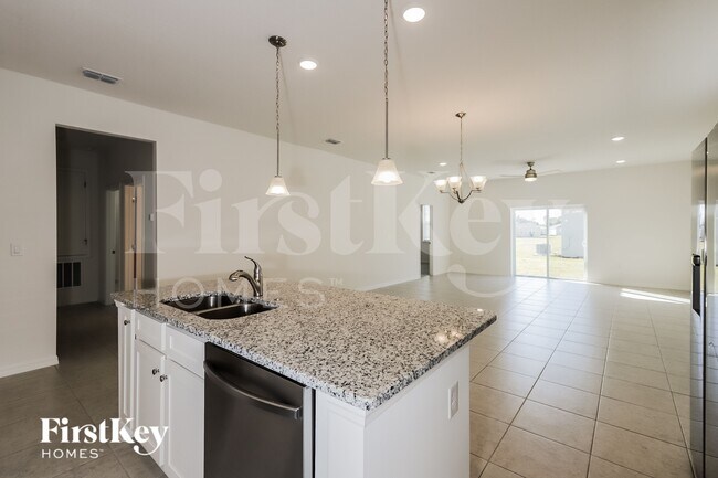 Building Photo - 585 Crown Rose Dr