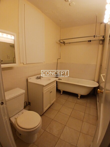 Building Photo - 15 Barrows St