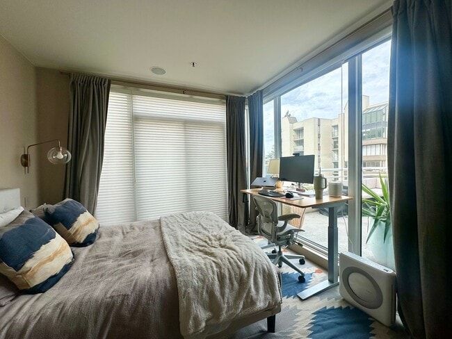 Building Photo - Luxury Corner 1BR/1BA Condo with Deck in t...