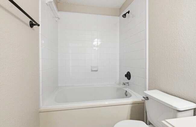 Building Photo - 3638 Fuller Bluff Dr