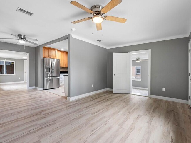 Building Photo - 3.0 bedroom in St.Pete Beach Florida 33706