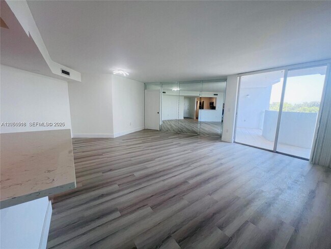 Building Photo - 1200 NE Miami Gardens Dr