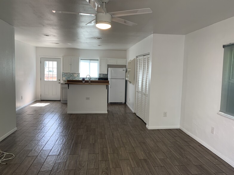 Building Photo - 526 Brooks Ave