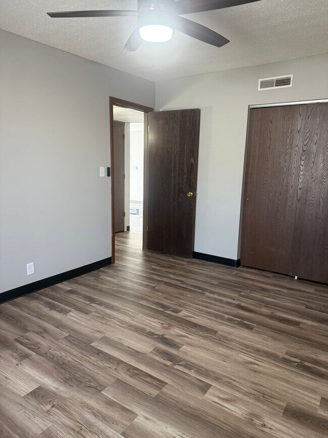 Building Photo - Comfortable 2BR Apartment in SW CoMo