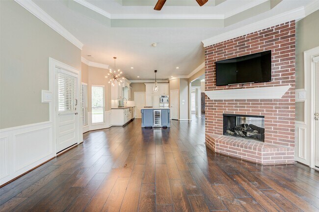 Building Photo - 11 E Wedgemere Cir