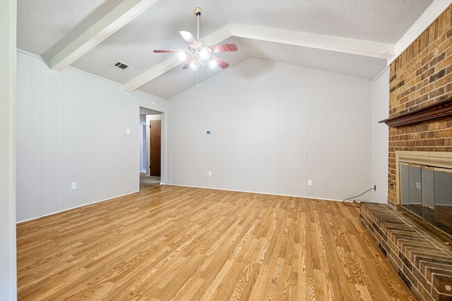 Building Photo - Simple 3 Bedroom, 2 Bath Home in South Aus...