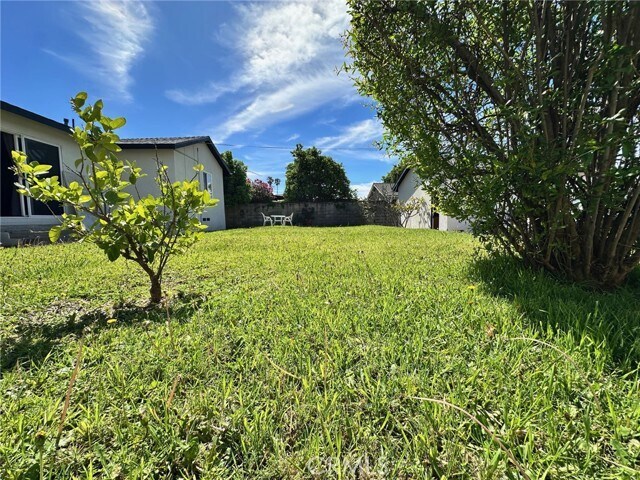 Building Photo - 9406 Rose Ave