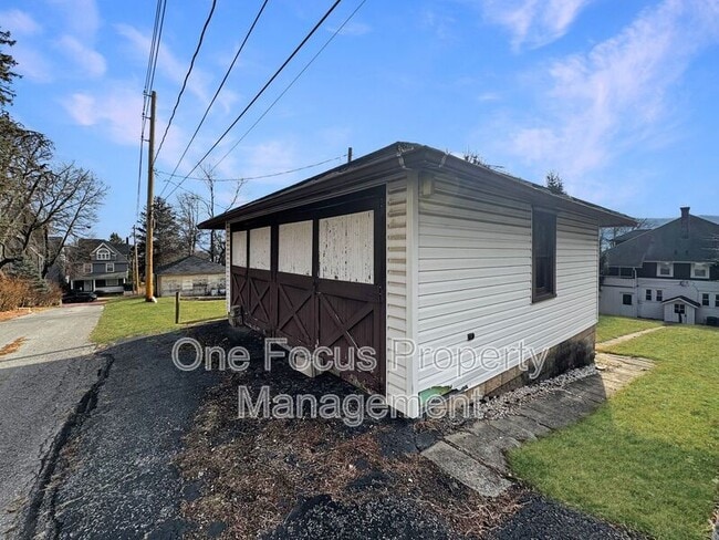 Building Photo - 1014 Louisa St