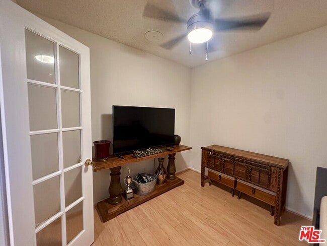 Building Photo - 5870 Green Valley Cir