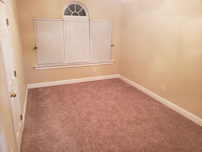 Building Photo - Charming 3 bed 2.5 bath Home in Huntersville!