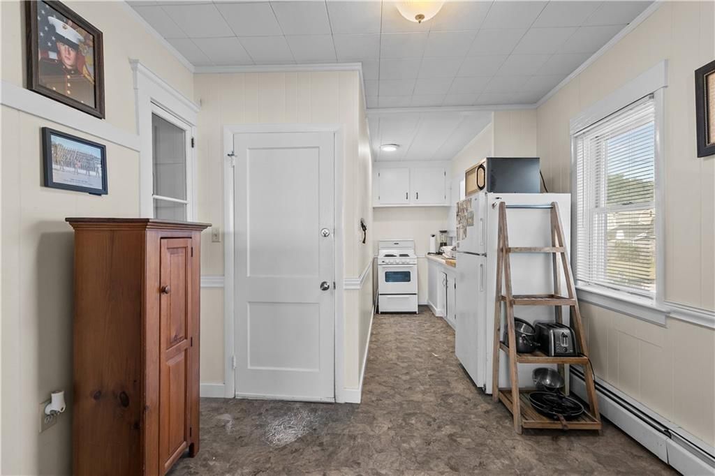 Building Photo - 38 Aquidneck Ave