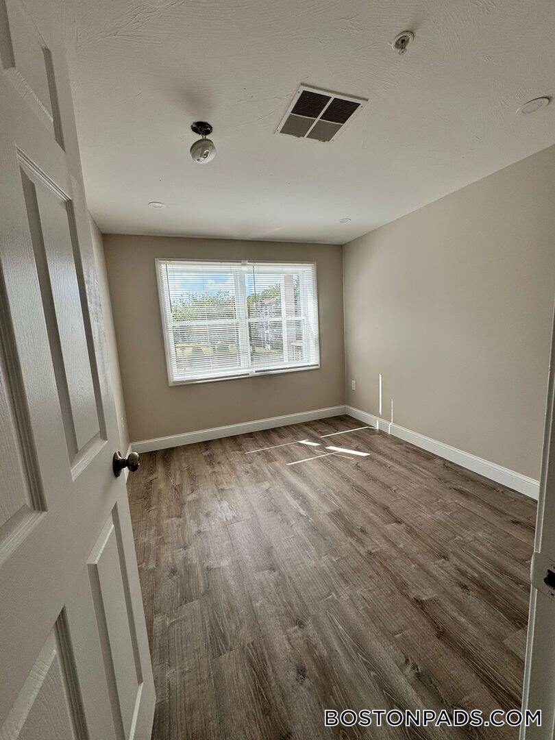 Building Photo - 23 Kenmar Dr