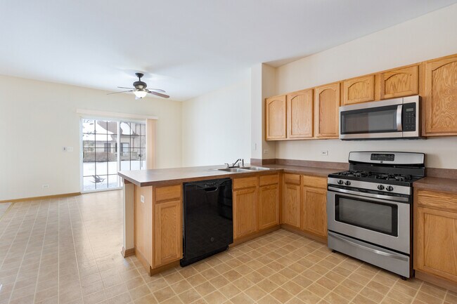 Building Photo - 840 Amelia Ct