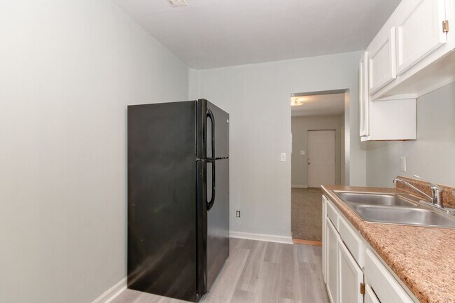 Building Photo - 1443 W 40th St