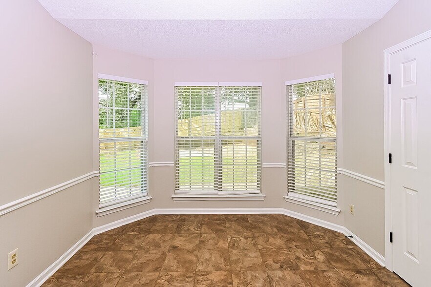 Building Photo - 1700 Brentwood Trce