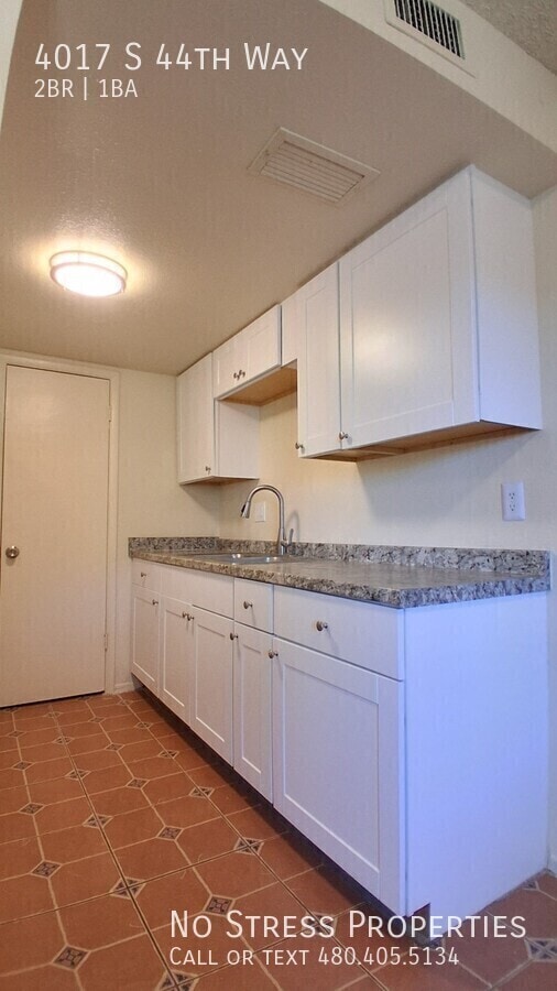 Building Photo - 4017 S 44th Way