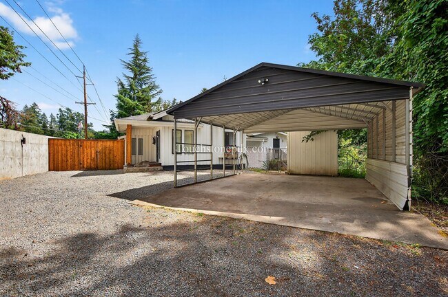 Primary Photo - 4.5 Acre Dream Home in Oregon City Awaits