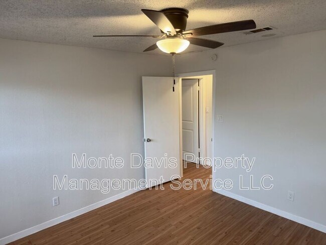 Building Photo - 115 Waller St