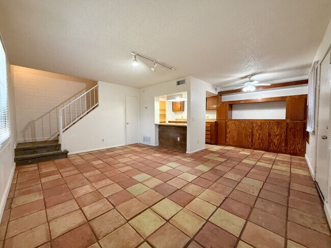 Building Photo - 4031 W Mesquite Ln
