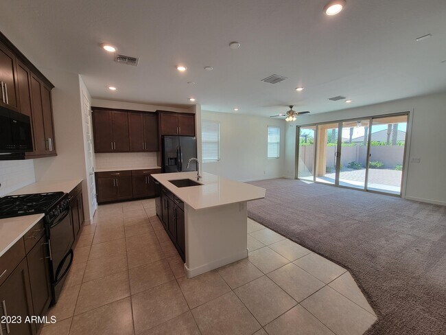 Building Photo - 9825 E Talon Ave
