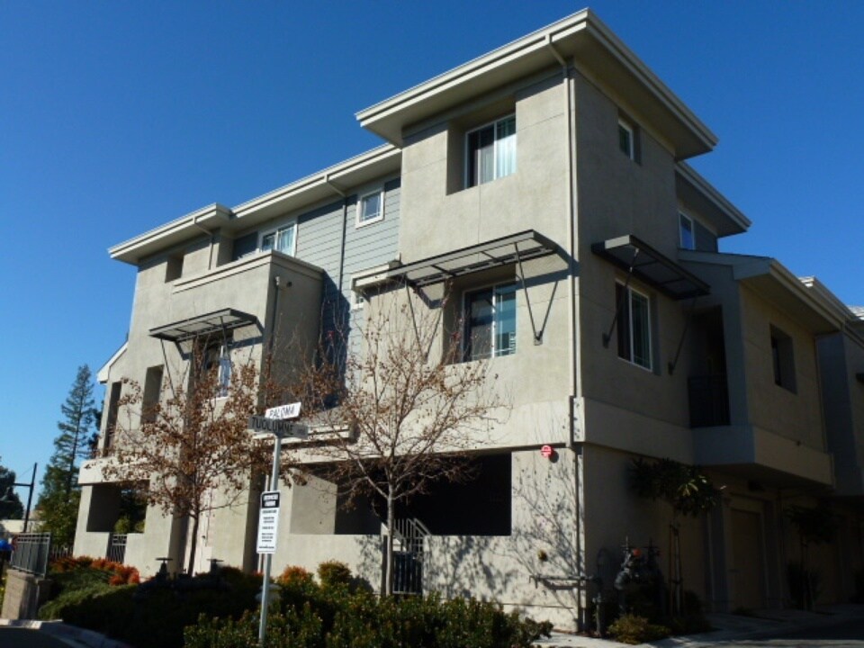 Building Photo - 1121 Tuolumne Lane