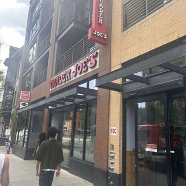 Building Photo - 1012 - Dunne