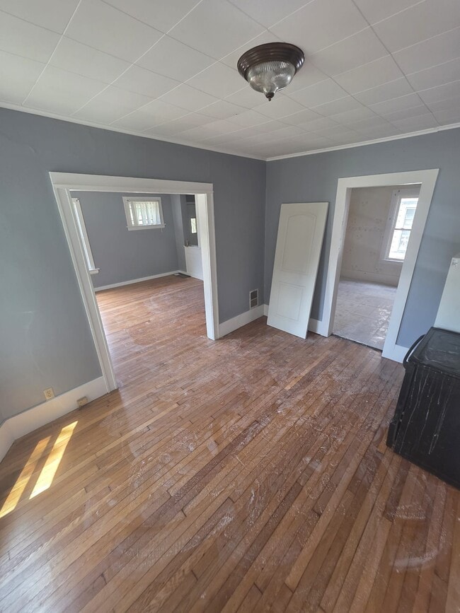 Building Photo - 1156 Dewey Ave