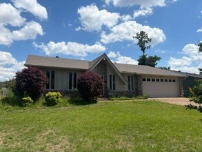 Building Photo - 1115 Briar Creek Rd