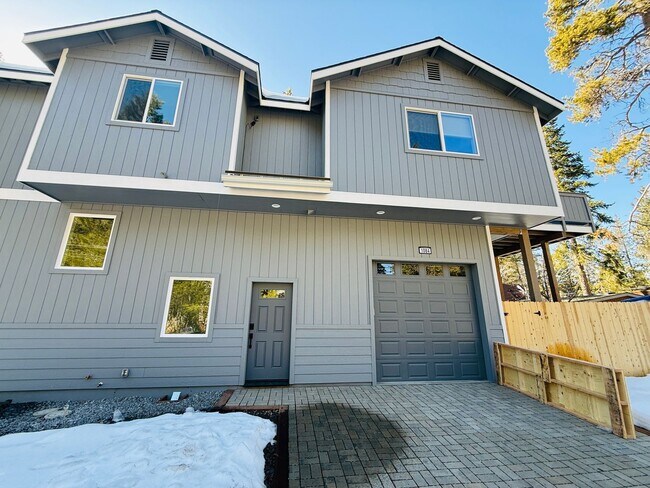 Building Photo - 1084 Dedi Ave