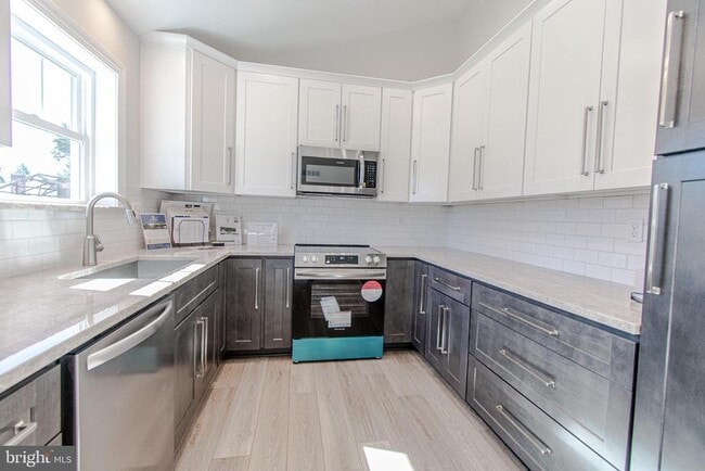 Building Photo - 14 Sandy Ln