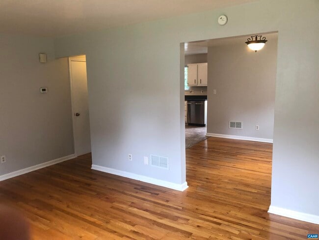 Building Photo - 206 Greentree Park