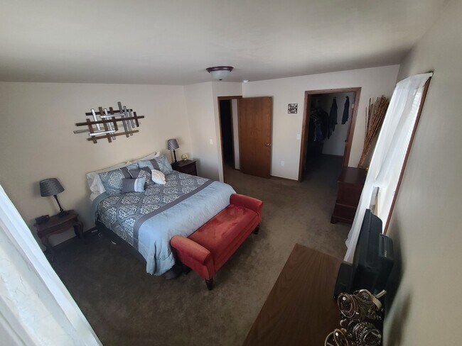 Building Photo - 1 Bed 1 Bath, 975 Sq Ft, 2nd Floor