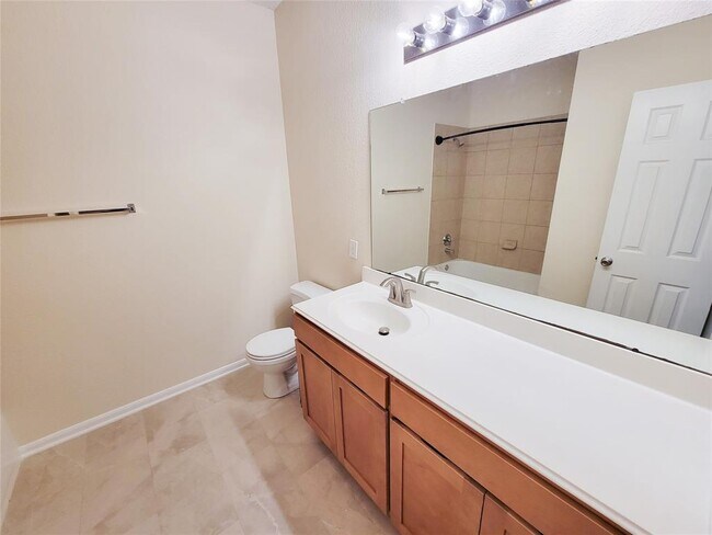 Building Photo - 1610 Pointe Leone