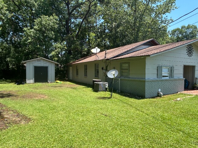 Building Photo - 8724 Ocean Springs Rd