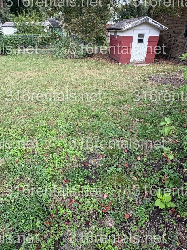 Building Photo - $799 - 2bed 1 bath - Single Family Home