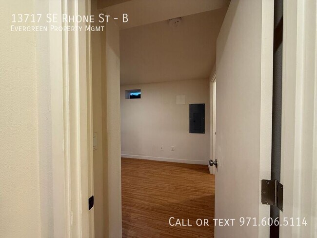 Building Photo - 13717 SE Rhone St