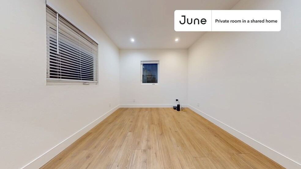 Building Photo - Private bedroom in 4 bed/4 bath Home