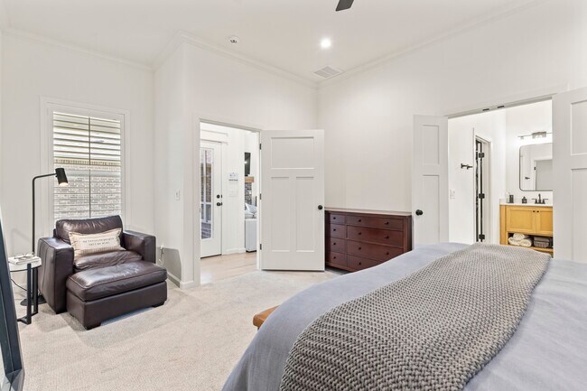 Building Photo - 1901 Plaza District Dr