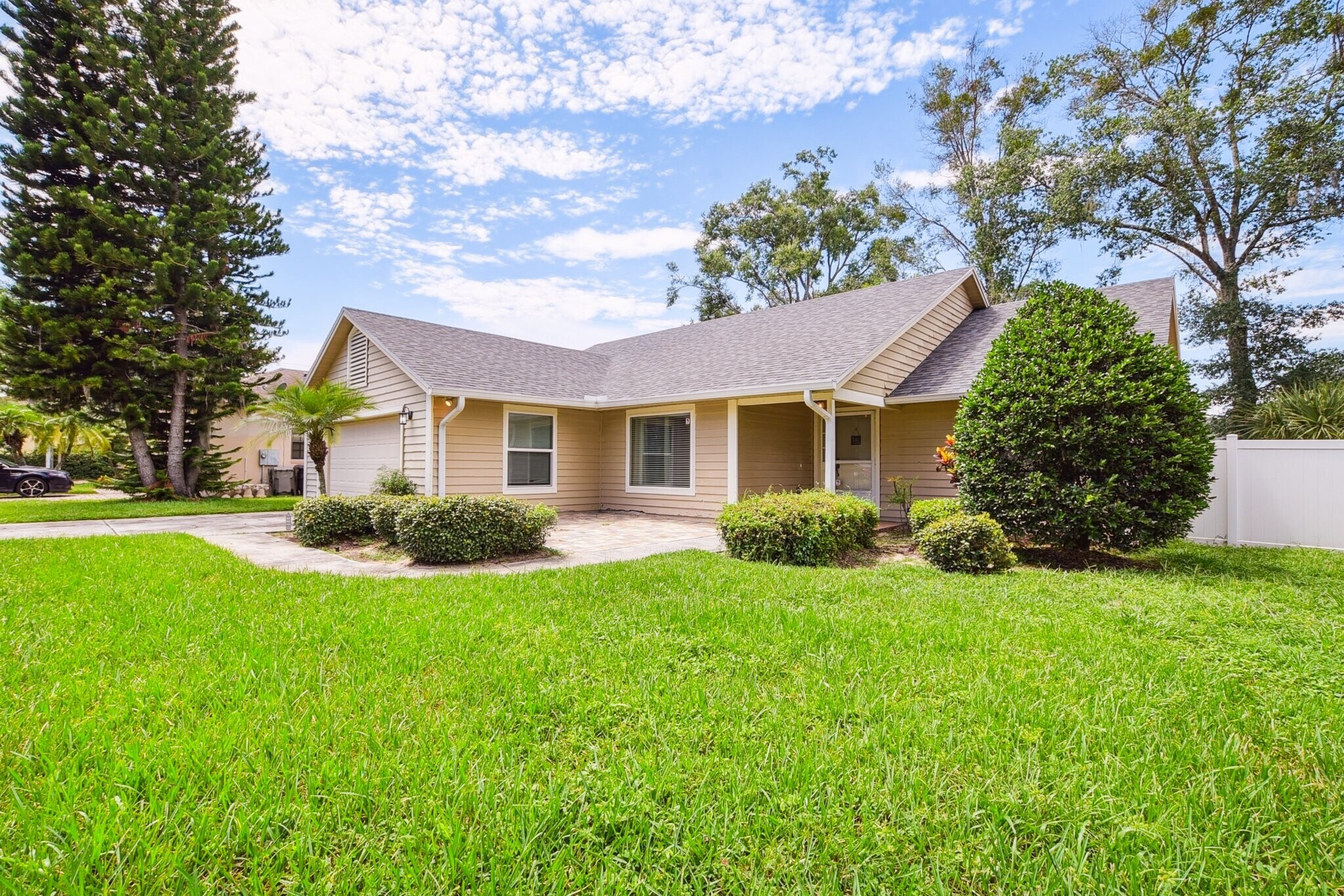 Building Photo - 2285 Lake Francis Dr