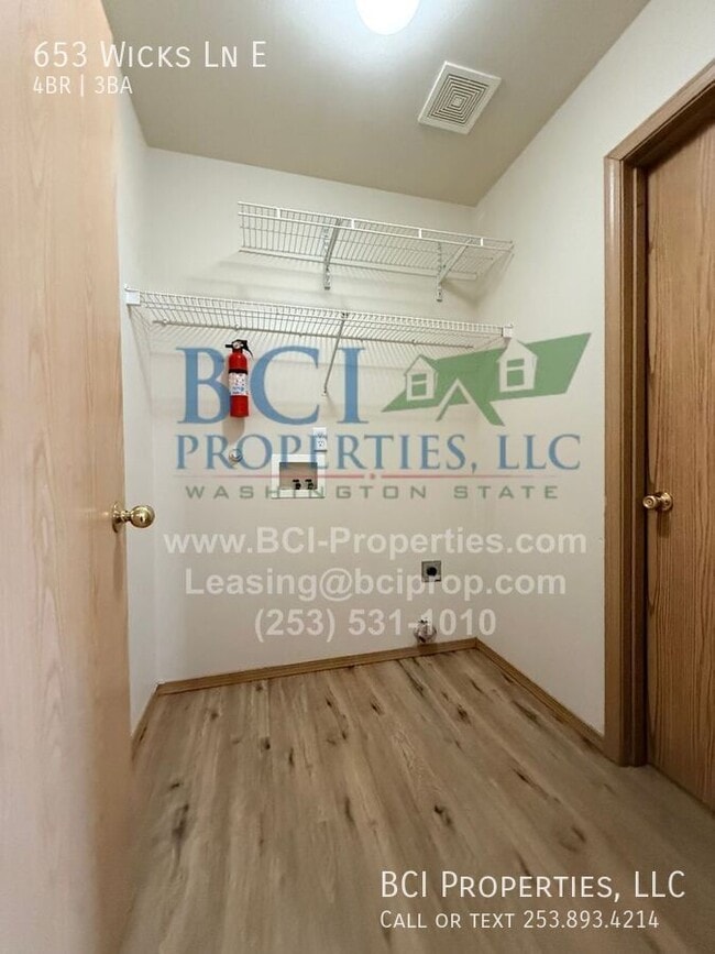 Building Photo - 653 Wicks Ln E