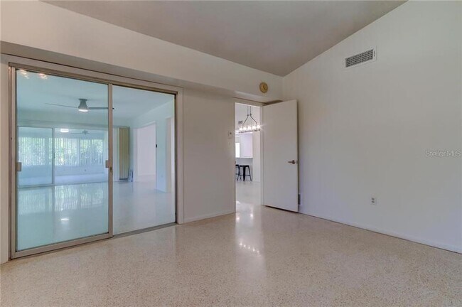 Building Photo - 1126 Woodcrest Ave