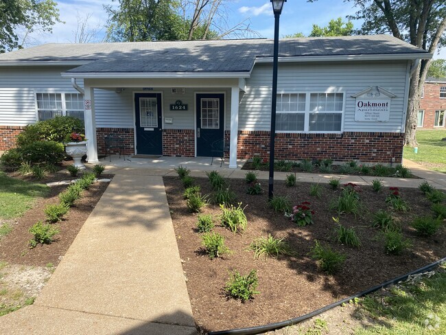 Building Photo - Oakmont Townhomes